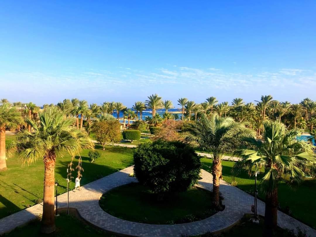 Brayka Bay Reef Resort Abu Dabab Exterior photo